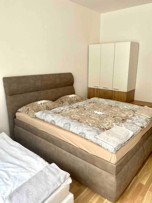 Spacious 2br 6min From Castle! Apartamento *