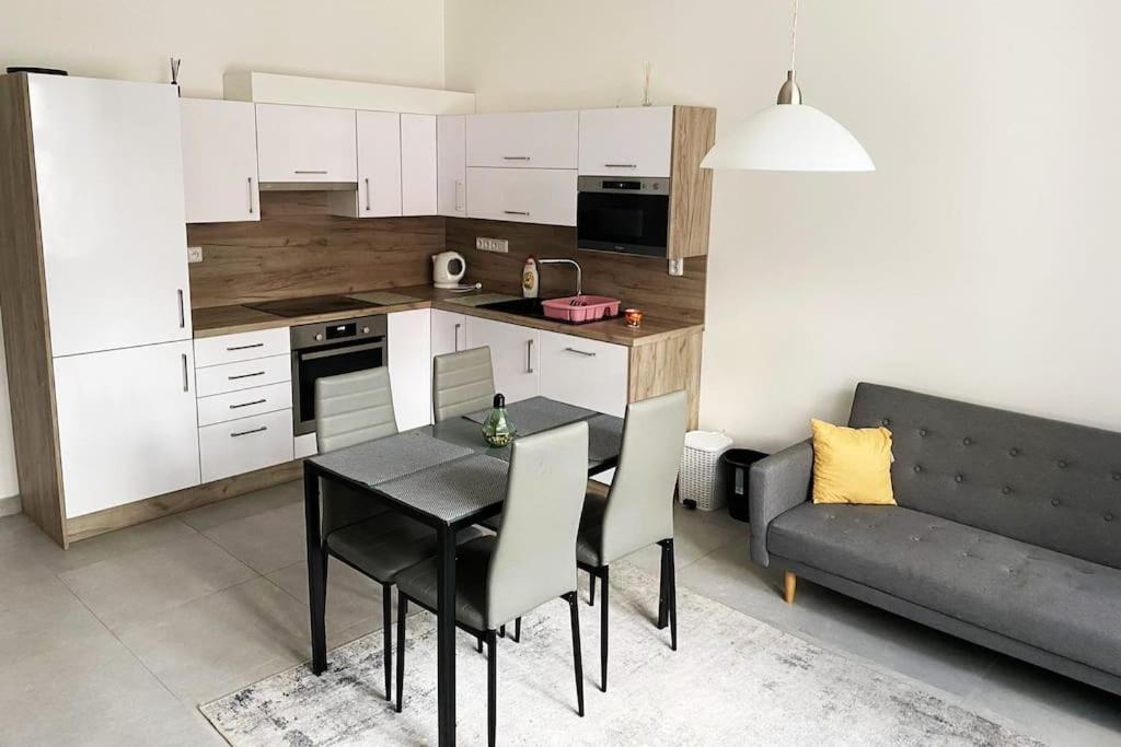 Spacious 2br 6min From Castle! Appartement