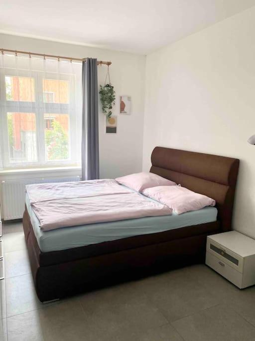 Spacious 2br 6min From Castle! Appartement *